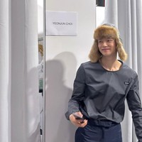 Dalam sebuah wawancara, personel TXT itu mengaku merasa terhormat bisa menjadi model runway Miu Miu. Ia pun membagikan momen persiapannya di belakang panggung sebelum berlenggak di runway. Foto: dok. X