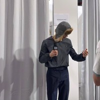 Sebelumnya pada 2021, Yeonjun TXT sempat menjadi model runway untuk brand fashion Korea Selatan UL:KIN. Runway tersebut merupakan bagian dari New York Fashion Week dan ditayangkan secara online karena situasi pandemi saat itu. Foto: dok. X