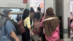 Belasan Ribu Penumpang Mulai Mudik dari Stasiun Daop 8 Surabaya