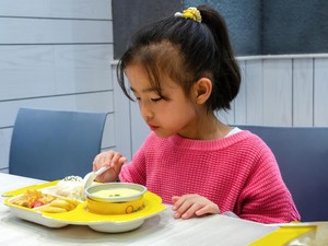 Anak Pilih-Pilih Makan Jadi Tantangan Terbesar, Ini Strategi agar Gizi Tetap Terpenuhi
