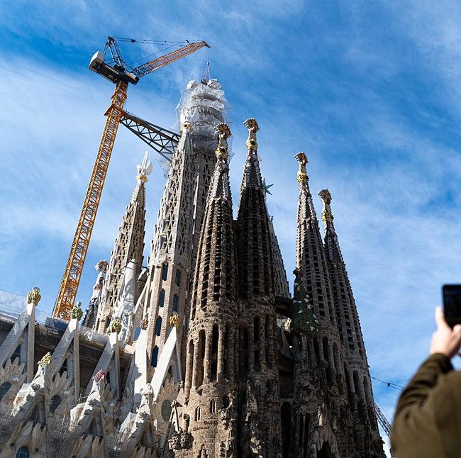 Potret Gereja Tertinggi di Dunia, Proyek 140 Tahun!