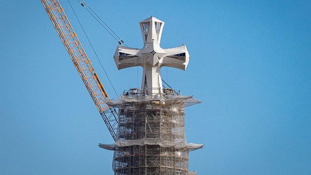 2265177262 The cross crowning the central Tower of Jesus Christ at Sagrada Familia is seen above the skyline of Barcelona, Spain, on March 9, 2026. The installation of the final elements of the cross marks the completion of the tower designed by Antoni Gaudi, bringing the basilica to its final height of 172.5 meters and making it the tallest church in the world. (Photo by Leonardo Gerzon/NurPhoto via Getty Images)