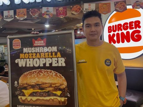 Promosi Aldi's Burger, Aldi Taher Justru Puji Burger Kompetitor!