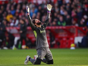 Liverpool Vs Tottenham: Alisson Bisa Main?