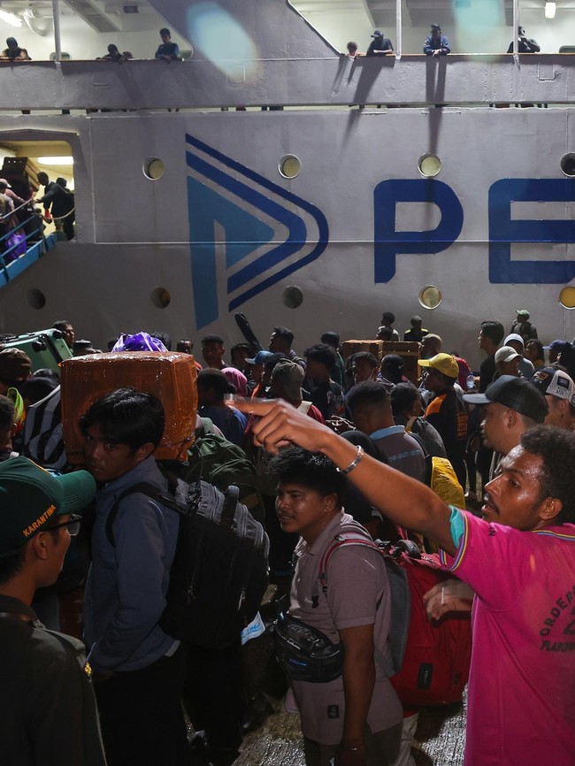 Mudik Lebih Awal, 1.100 Penumpang Berangkat dari Pelabuhan Manokwari