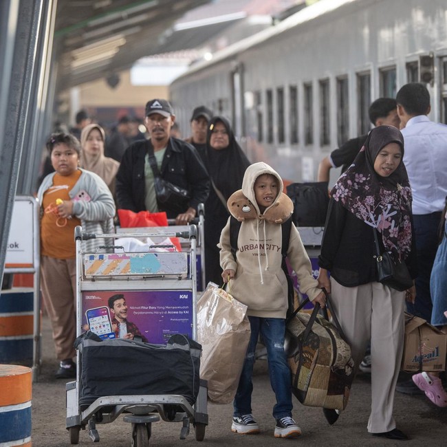 Arus Mudik Mulai Terasa di Stasiun Kertapati Palembang