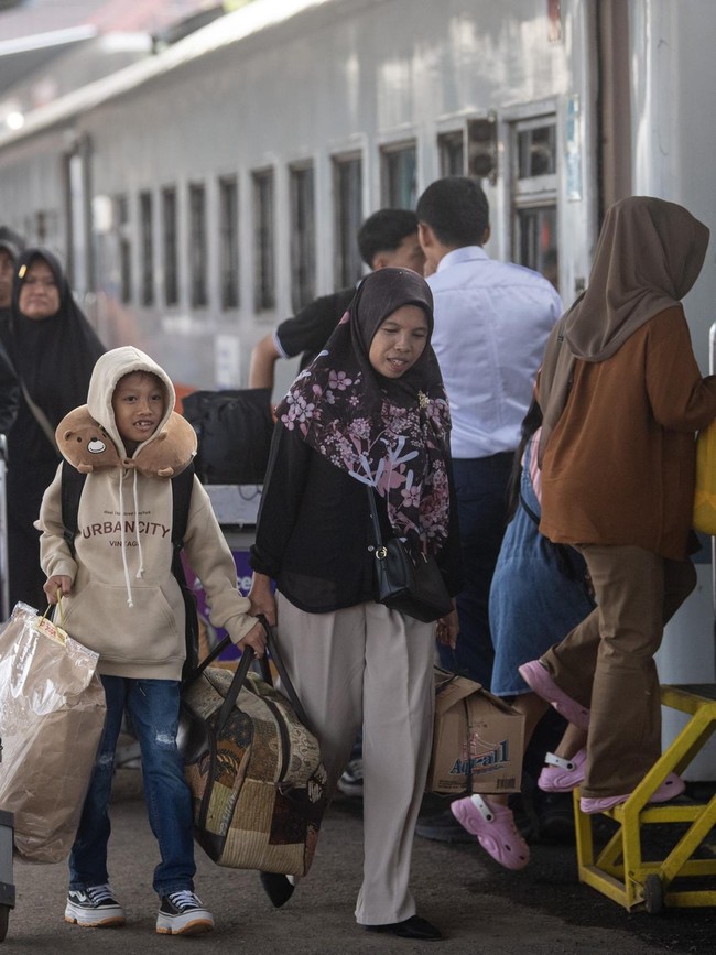 Arus Mudik Mulai Terasa di Stasiun Kertapati Palembang