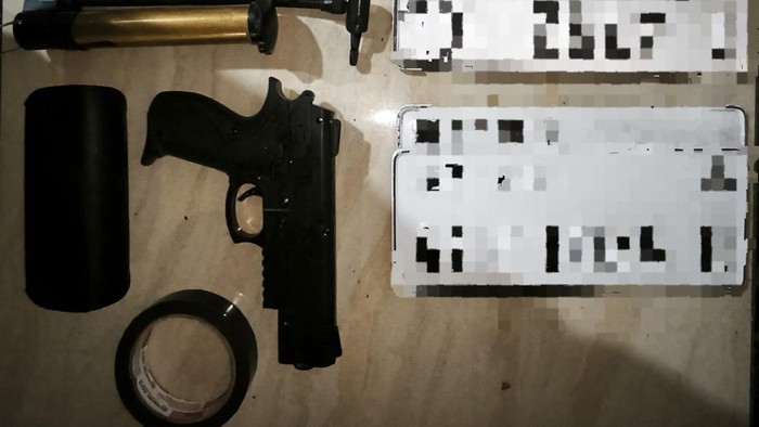 Barang bukti yang diamankan polisi dari pelaku curanmor di Cirebon