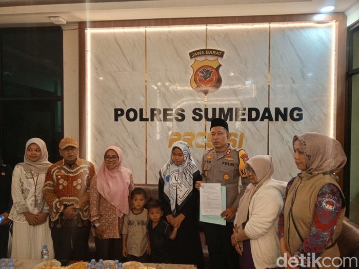 Bocah yang viral kembali pulang ke Sumedang difasilitasi Polres Sumedang.