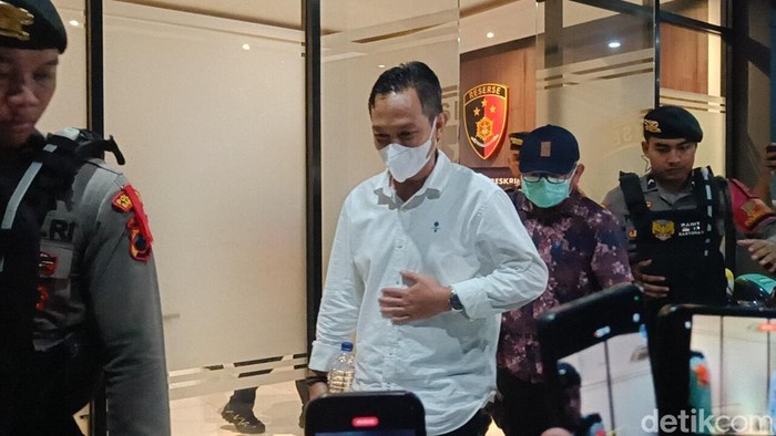 Bupati Cilacap Terjaring OTT KPK, Dibawa ke Jakarta Malam Ini