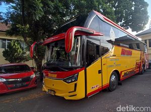 Diangkut Bus, Rombongan Bupati Cilacap Diperiksa KPK di Polresta Banyumas