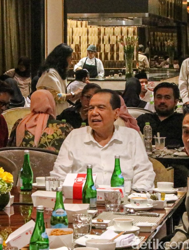 Chairul Tanjung Hadiri Buka Puasa Bersama Anak Yatim di Trans Hotel Jakarta