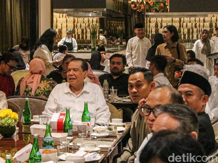 Chairul Tanjung Hadiri Buka Puasa Bersama Anak Yatim di Trans Hotel Jakarta