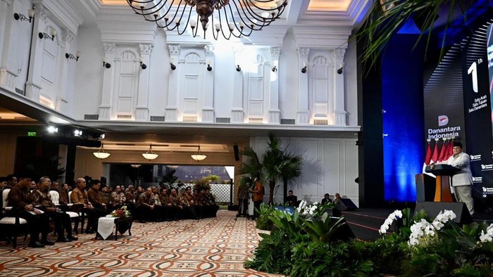 Danantara Serahkan 2.000 Paket Perlengkapan Sekolah
