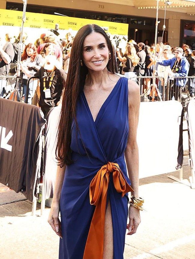 Demi Moore Tampil Super Ramping di Red Carpet, Netizen Ramai Bahas Ozempic