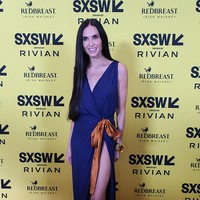 Mantan istri Bruce Willis itu berpose di red carpet festival South by Southwest untuk menghadiri pemutaran perdana film terbarunya, I Love Boosters!. Foto: SXSW Conference & Festivals via /Hubert Vestil