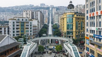 China Bangun Eskalator Hampir 1 Kilometer di Lereng Gunung