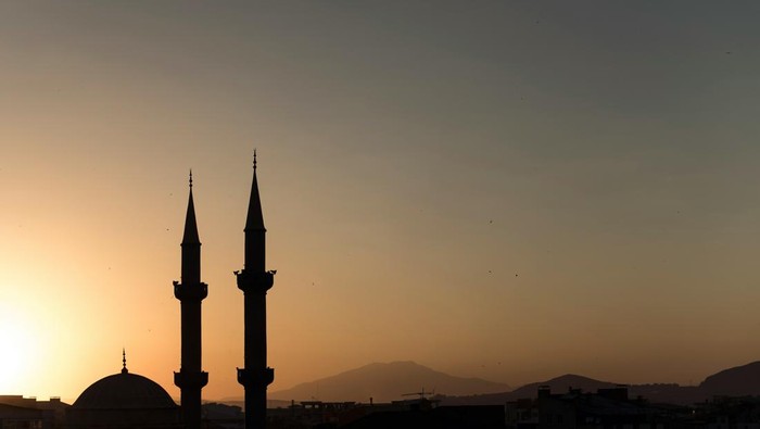 Jam buka puasa Solo hari ini 13 Maret 2026 lengkap wilayah sekitarnya. 