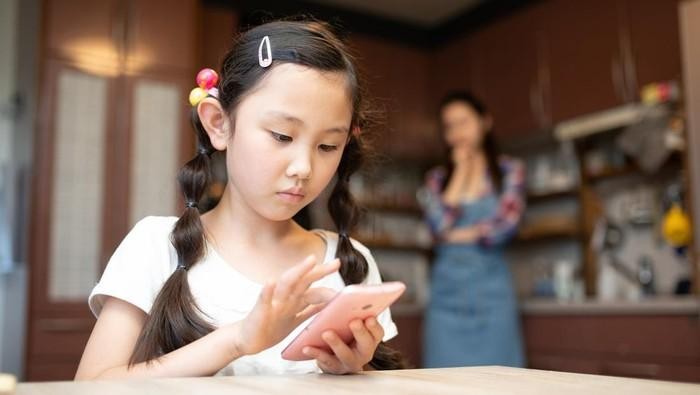 Orang Tua Dukung Kebijakan Pembatasan Medsos bagi Anak di Bawah 16 Tahun, Apakah Ini Solusi bagi Generasi Digital?