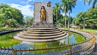 Untuk mengenang perjuangannya, monumen juga didirikan di lokasi pertempuran di Dusun Tawangsari selain di Alun-Alun Nganjuk.