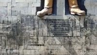 Kapten Kasihin dikenal sebagai pejuang yang berani dan patriotik. Ia gugur saat Agresi Militer Belanda II pada 22 April 1949 dalam usia 32 tahun.