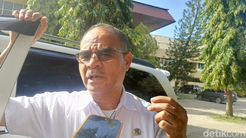 Kadis Disdikbud NTT, Ambrosius Kodo saat diwawancarai detikBali, di Kupang. Jumat (13/3/2026). (Simon Selly/detikBali)