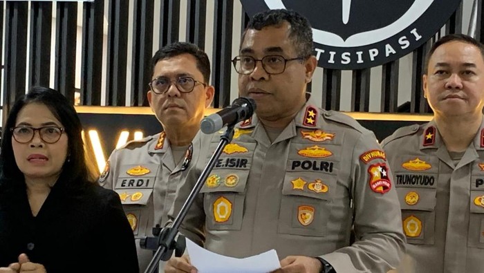 Kadiv Humas Polri Irjen JE Isir (Rumondang/detikcom)