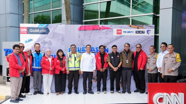 Kakorlantas Polri Irjen Agus Suryonugroho menghadiri pelepasan Tim Go Mudik CNN Indonesia