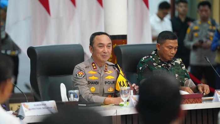 Kapolda Sumsel Irjen Shandi Nugroho saat menggelar rapat bersama di Griya Agung Palembang