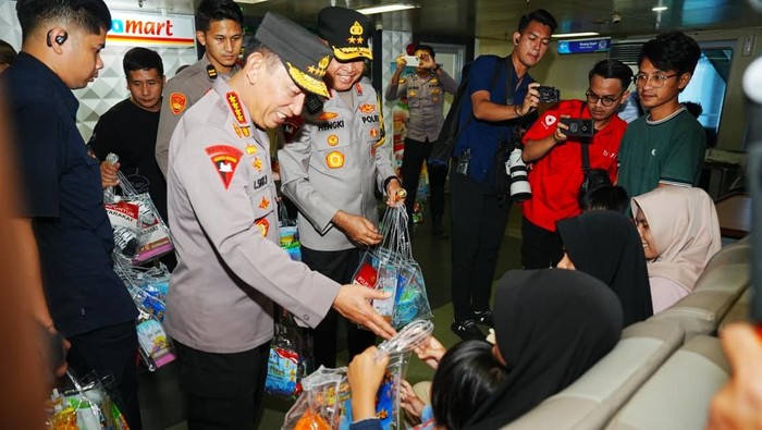Kapolri Berikan Kado Menjelang Lebaran, Solidaritas dalam Perjalanan Mudik!
