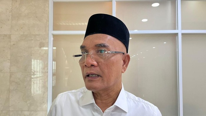Ketua Komisi VIII DPR Marwan Dasopang di kompleks parlemen, Senayan, Jakarta, Jumat (13/3/2026).