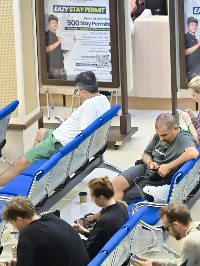 Konflik Timur Tengah Picu Pembatalan Penerbangan, Imigrasi Bali Layani WNA