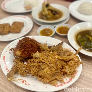 Legenda Tiga Ayam: Ayam Goreng Pejantan dan Ayam Stim Kampung yang Raos di Bandung