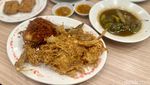 Gurihnya Ayam Lengkuas hingga Lembutnya Ayam Kukus Ada di Legenda Tiga Ayam