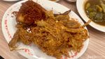 Gurihnya Ayam Lengkuas hingga Lembutnya Ayam Kukus Ada di Legenda Tiga Ayam