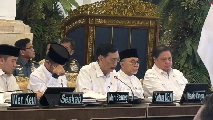 Ketua Dewan Ekonomi Nasional (DEN) Luhut Binsar Pandjaitan saat Sidang Kabinet Paripurna (SKP) di Istana Negara, Jumat (13/3/2026).