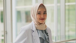 Maissy mantan penyanyi cilik eraa 1990-an, sekarang gak lagi di depan layar, tapi dia menjadi dokter yang dikenal dengan dokter Pramaisshela Arinda. Maissy adalah lulusan Kedokteran Universitas Indonesia. Foto: Instagram @pramaisshelarinda.md