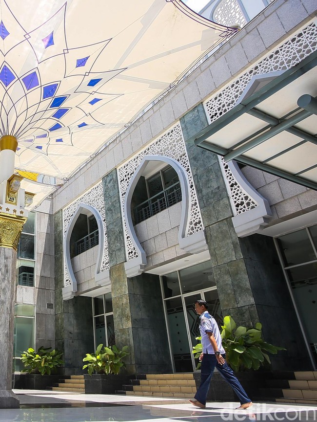 Masjid Assahara Hadirkan Nuansa Masjid Nabawi
