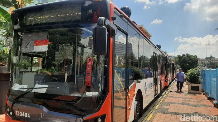 Menjajal Transjakarta dari Blok M ke Bandara Soetta