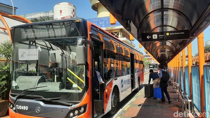 Menjajal Transjakarta dari Blok M ke Bandara Soetta