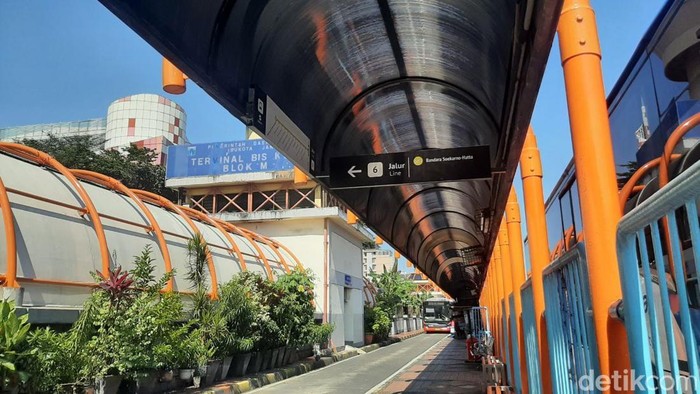 Menjajal Transjakarta dari Blok M ke Bandara Soetta