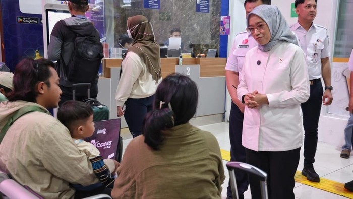 MenPAN-RB Cek Pelayanan Transportasi di Gambir
