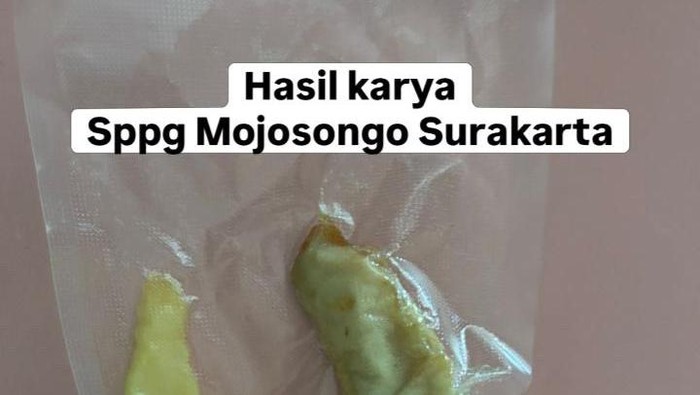 Kepala SPPG Mojosongo, Herdi, menanggapi kritik menu Makan Bergizi Gratis yang viral. Ia berkomitmen untuk evaluasi dan perbaikan menu ke depan.