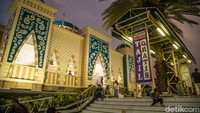 Di kawasan rest area tersebut, pengelola Masjid At-Taubah Rest Area KM 57 juga membagikan takjil gratis kepada para pemudik selama bulan Ramadan.