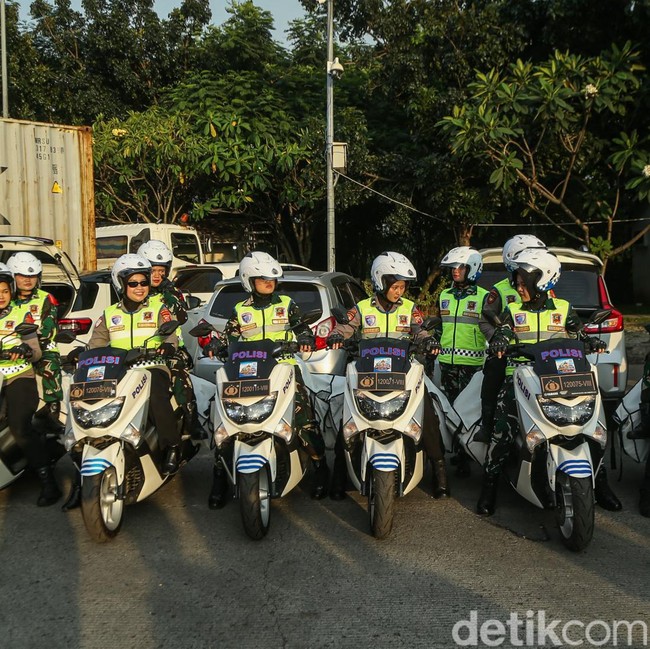 Motor Senyum TNI-Polri Siap Layani Pemudik di Tol dan Rest Area Km 57