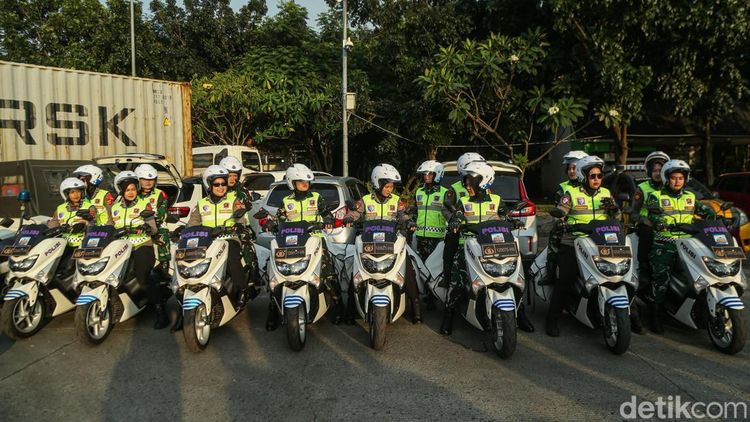 Motor Senyum TNI-Polri Siap Layani Pemudik di Tol dan Rest Area Km 57
