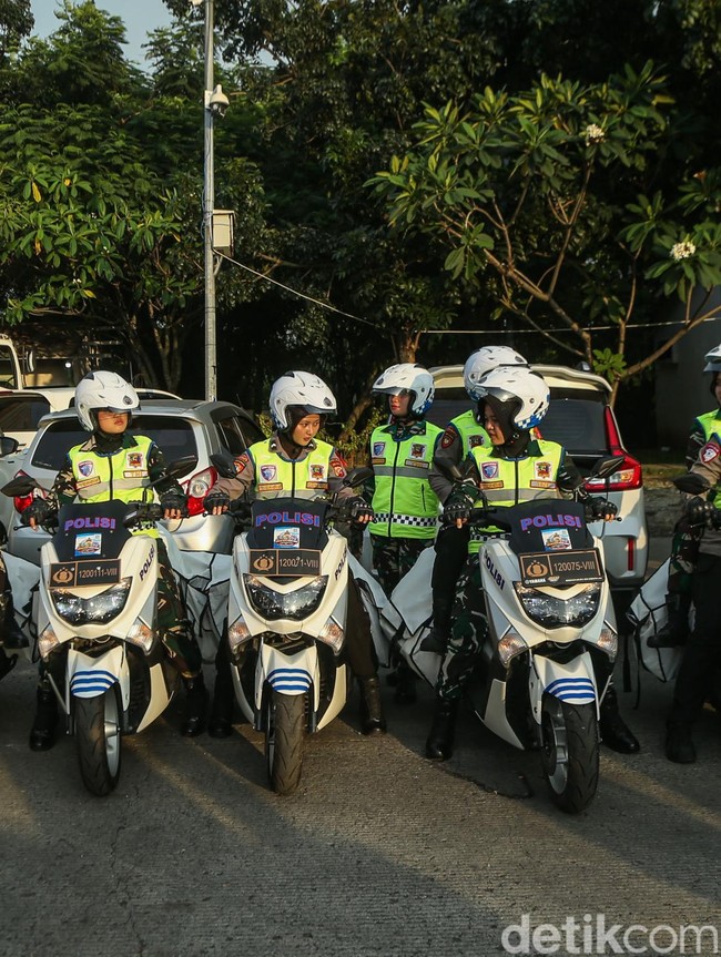 Motor Senyum TNI-Polri Siap Layani Pemudik di Tol dan Rest Area Km 57