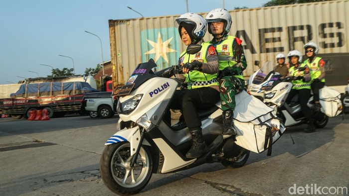 Program pelayanan bagi pemudik disiapkan oleh aparat keamanan selama periode mudik Lebaran tahun ini. Salah satu inovasi yang diperkenalkan adalah tim “Motor Senyum” dari Tentara Nasional Indonesia dan Kepolisian Negara Republik Indonesia yang bertugas membantu kelancaran arus lalu lintas sekaligus memberikan pelayanan humanis kepada masyarakat di jalur mudik.