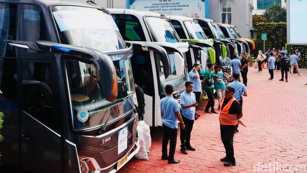 Mudik Aman dan Nyaman, 400 Peserta Dilepas dari Kementerian Hukum
