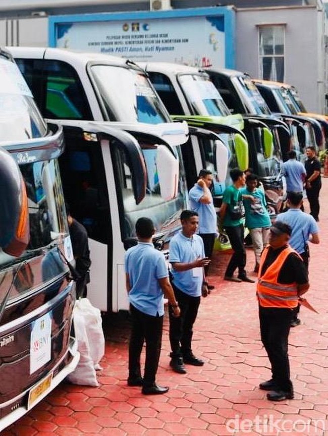 Mudik Aman dan Nyaman, 400 Peserta Dilepas dari Kementerian Hukum